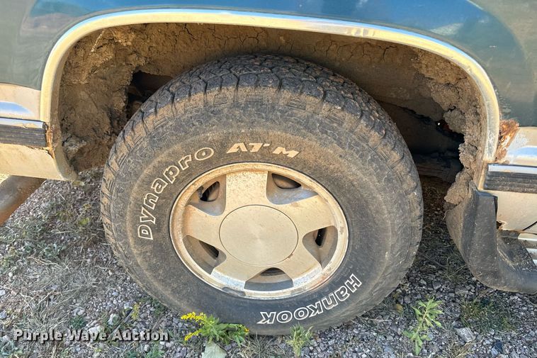 image for item EE7712 1994 GMC Suburban K1500 SUV