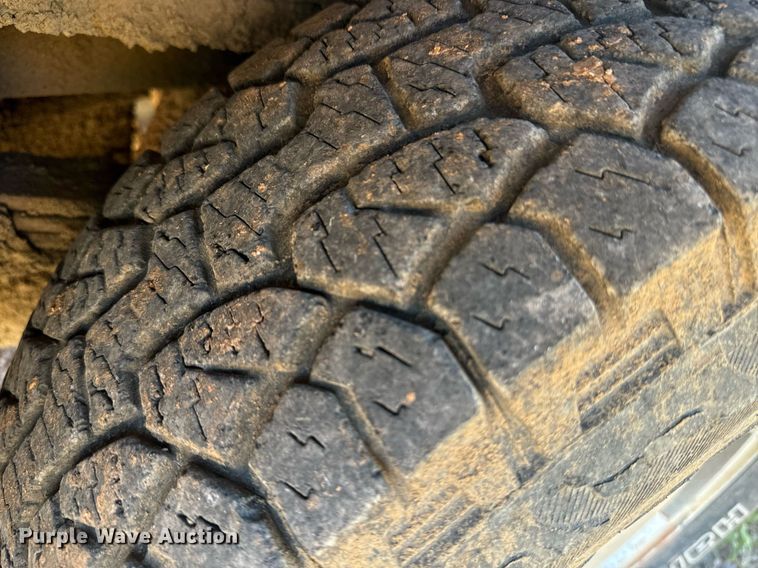 image for item EE7712 1994 GMC Suburban K1500 SUV