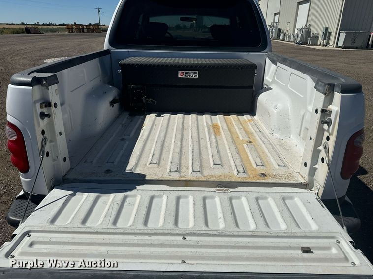 image for item EE7751 2001 Ford F150 XLT SuperCrew pickup truck