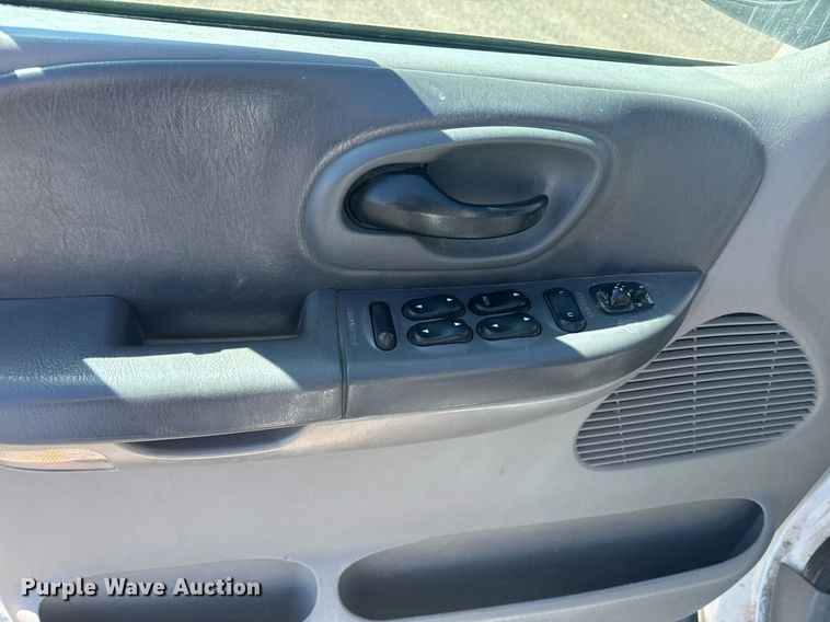 image for item EE7751 2001 Ford F150 XLT SuperCrew pickup truck