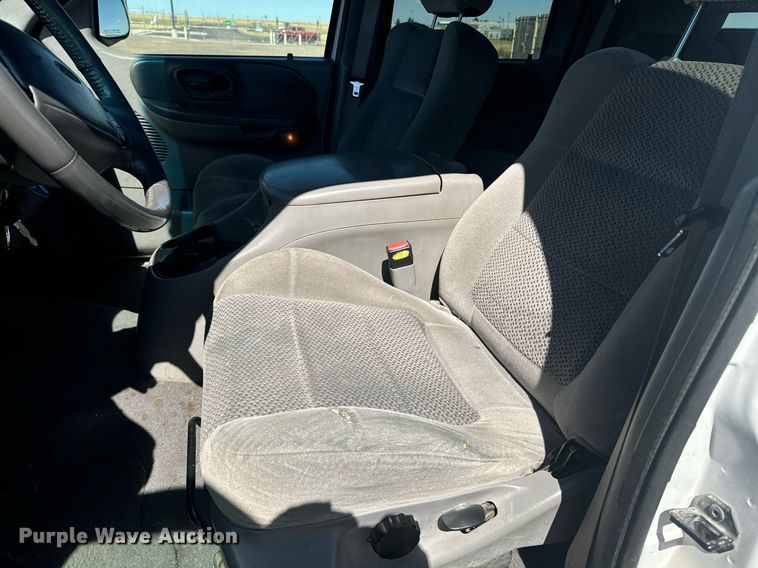 image for item EE7751 2001 Ford F150 XLT SuperCrew pickup truck