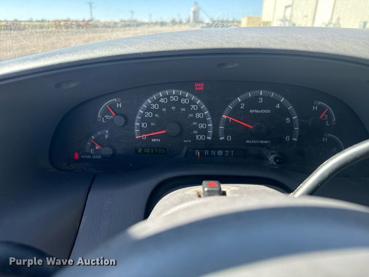 image for item EE7751 2001 Ford F150 XLT SuperCrew pickup truck