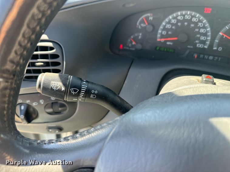 image for item EE7751 2001 Ford F150 XLT SuperCrew pickup truck