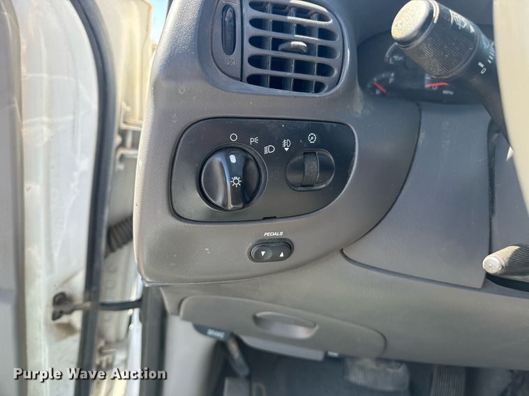 image for item EE7751 2001 Ford F150 XLT SuperCrew pickup truck