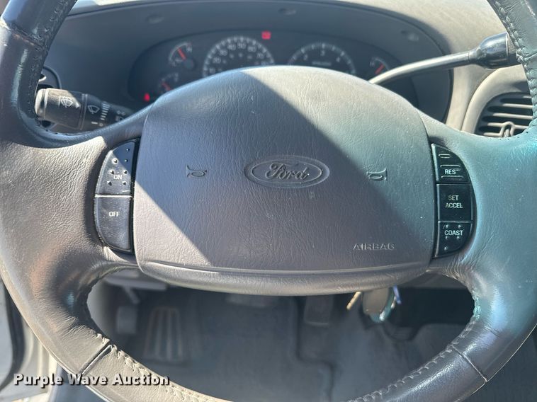 image for item EE7751 2001 Ford F150 XLT SuperCrew pickup truck