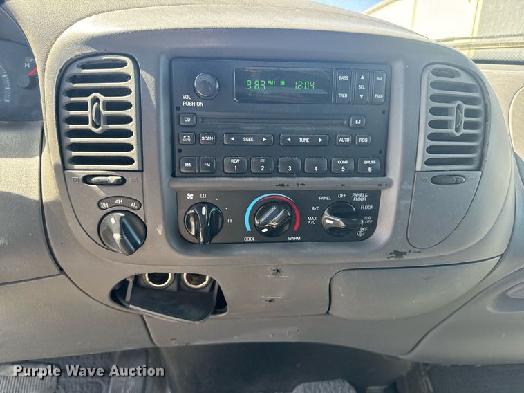 image for item EE7751 2001 Ford F150 XLT SuperCrew pickup truck