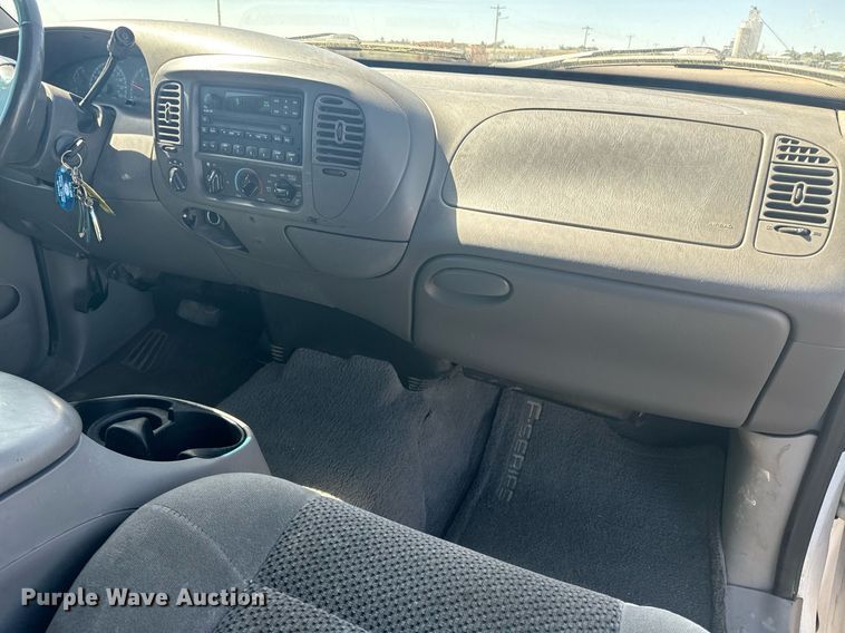 image for item EE7751 2001 Ford F150 XLT SuperCrew pickup truck