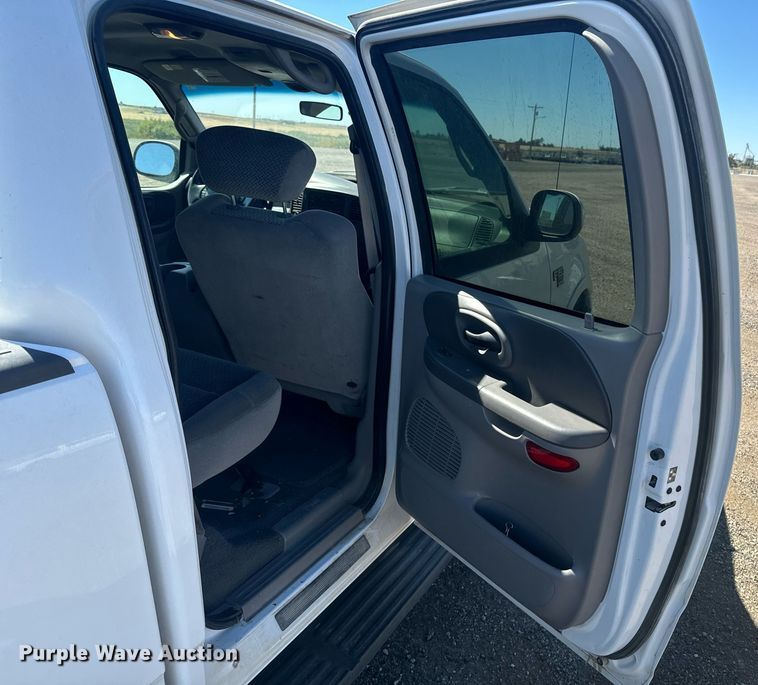 image for item EE7751 2001 Ford F150 XLT SuperCrew pickup truck