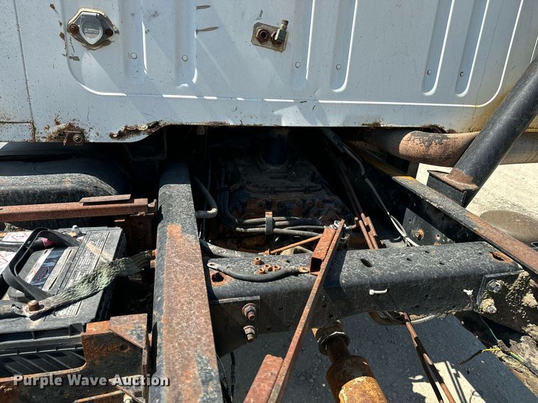 image for item EE7754 1985 International  2375 truck cab and chassis