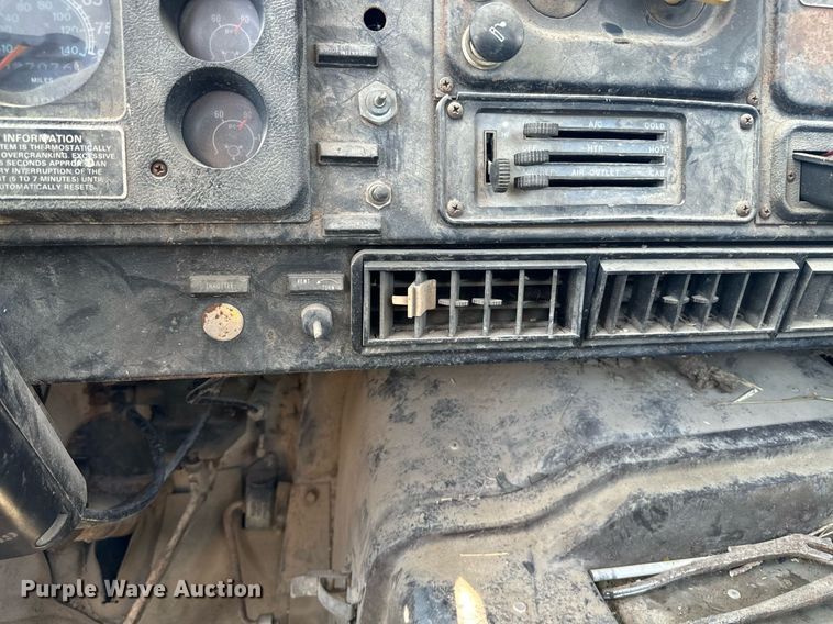 image for item EE7754 1985 International  2375 truck cab and chassis