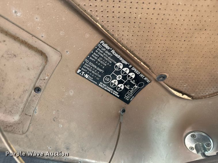 image for item EE7754 1985 International  2375 truck cab and chassis