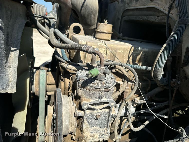 image for item EE7754 1985 International  2375 truck cab and chassis