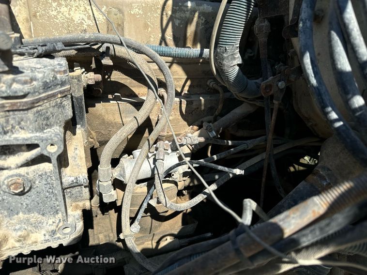 image for item EE7754 1985 International  2375 truck cab and chassis