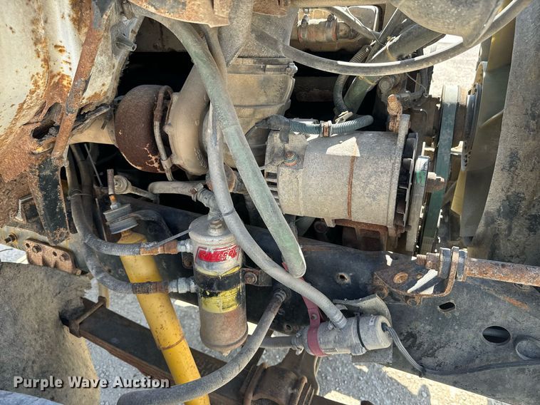 image for item EE7754 1985 International  2375 truck cab and chassis