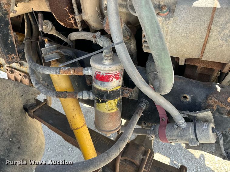 image for item EE7754 1985 International  2375 truck cab and chassis