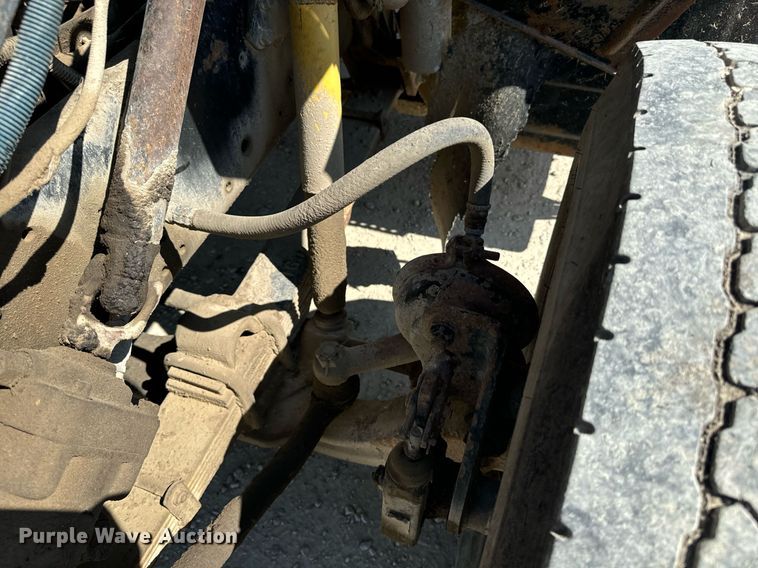 image for item EE7754 1985 International  2375 truck cab and chassis