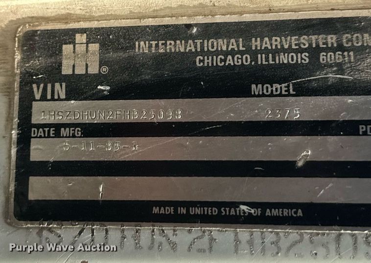 image for item EE7754 1985 International  2375 truck cab and chassis