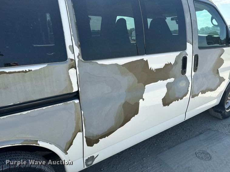 image for item EE7757 2009 Chevrolet  Express 3500 van