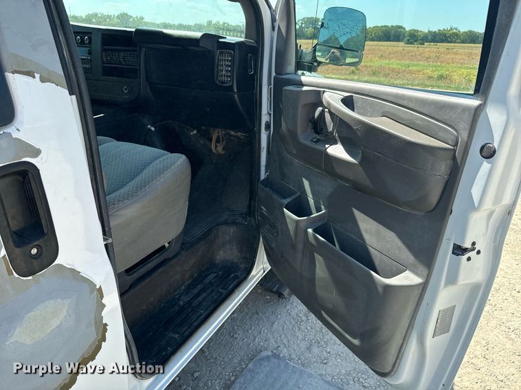 image for item EE7757 2009 Chevrolet  Express 3500 van
