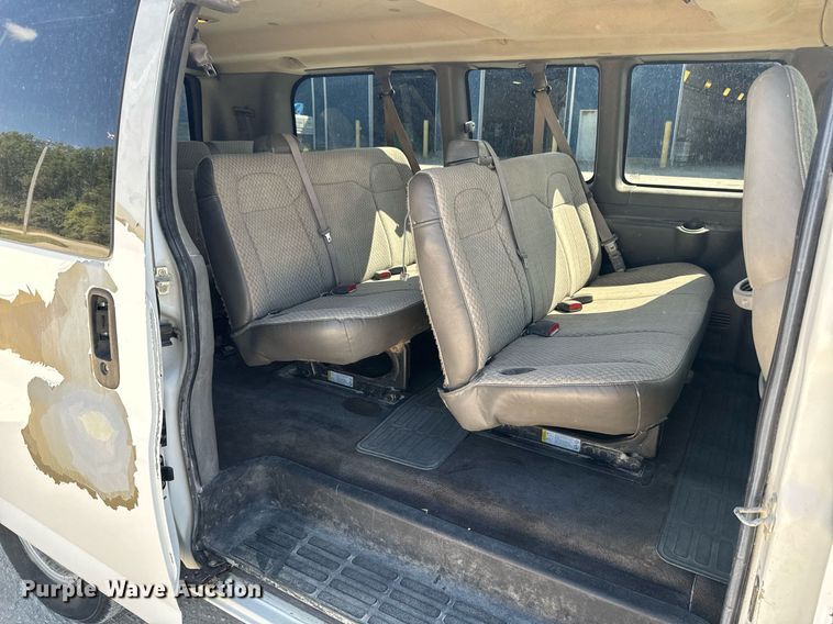 image for item EE7757 2009 Chevrolet  Express 3500 van