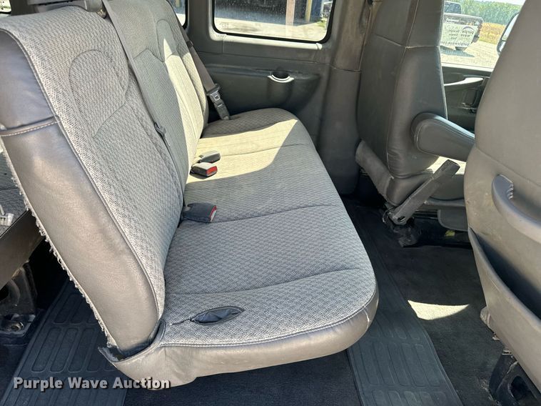 image for item EE7757 2009 Chevrolet  Express 3500 van