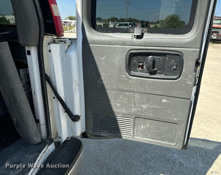 image for item EE7757 2009 Chevrolet  Express 3500 van