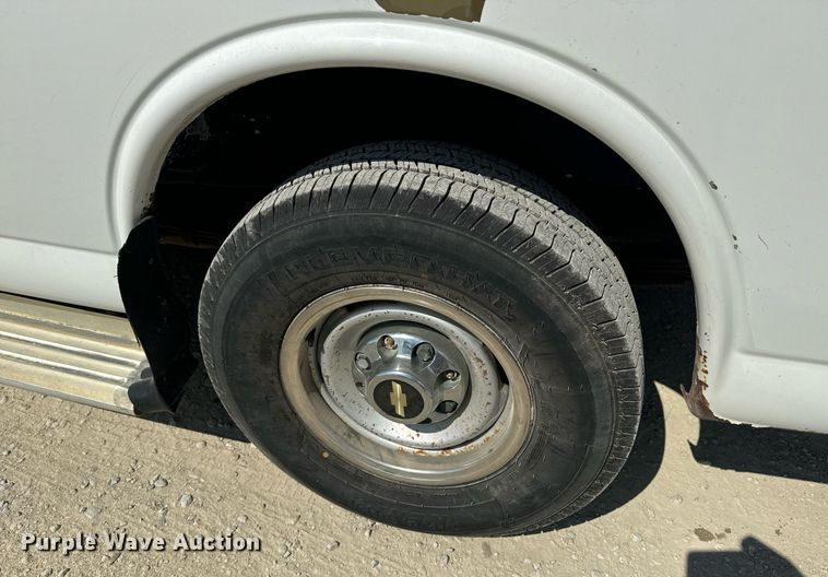 image for item EE7757 2009 Chevrolet  Express 3500 van