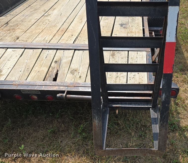 image for item EE8500 2011 Lamar  Carhauler equipment trailer