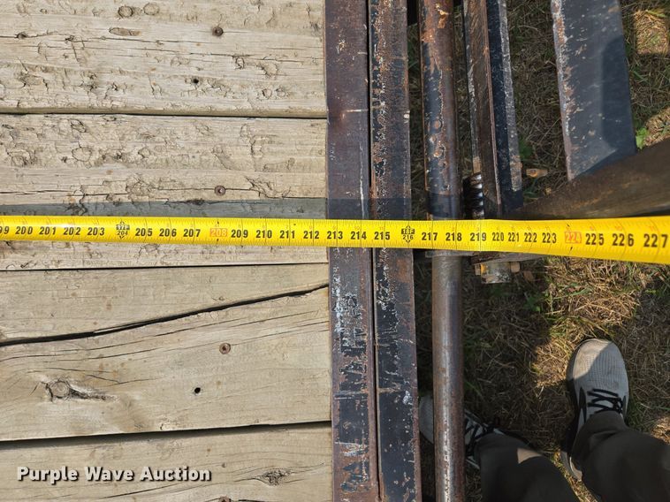 2011 Lamar Carhauler equipment trailer in Oak Grove, MO Item EE8500