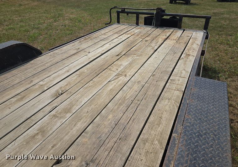 image for item EE8500 2011 Lamar  Carhauler equipment trailer