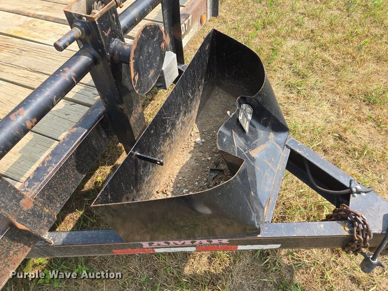 image for item EE8500 2011 Lamar  Carhauler equipment trailer