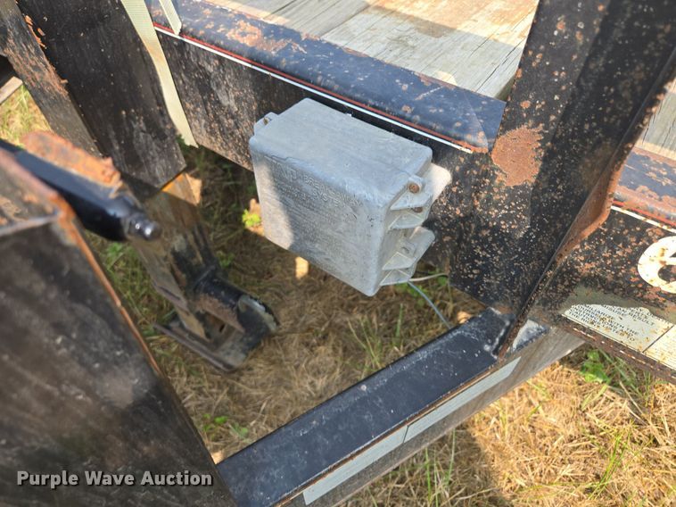 image for item EE8500 2011 Lamar  Carhauler equipment trailer