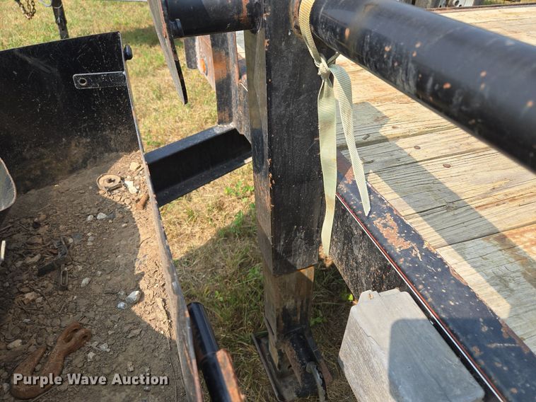 image for item EE8500 2011 Lamar  Carhauler equipment trailer