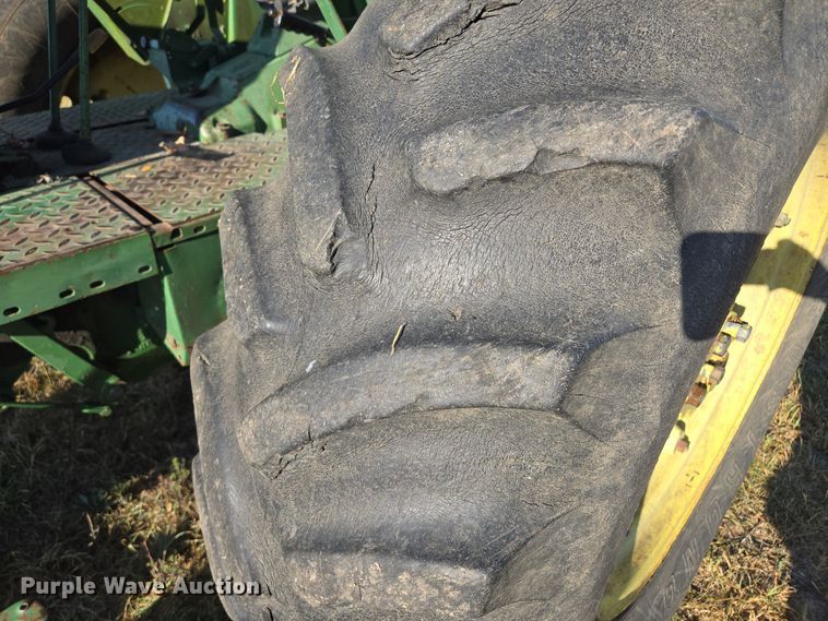 image for item EE8504 1978 John Deere  2840 tractor