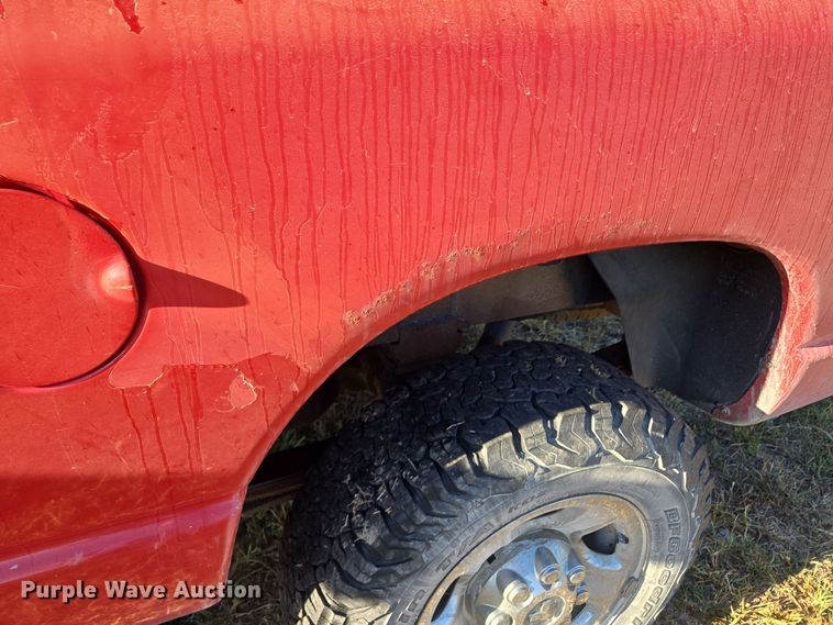 image for item EE8505 2004 Dodge Ram 2500 Quad Cab pickup truck