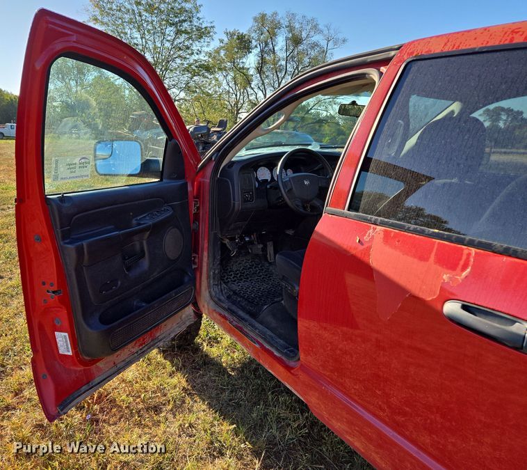 image for item EE8505 2004 Dodge Ram 2500 Quad Cab pickup truck
