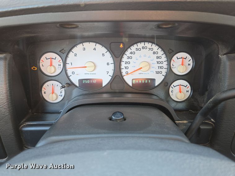 image for item EE8505 2004 Dodge Ram 2500 Quad Cab pickup truck