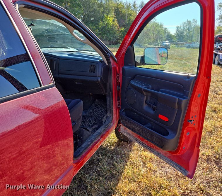 image for item EE8505 2004 Dodge Ram 2500 Quad Cab pickup truck