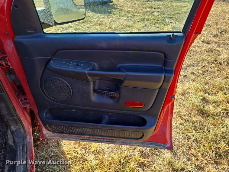 image for item EE8505 2004 Dodge Ram 2500 Quad Cab pickup truck