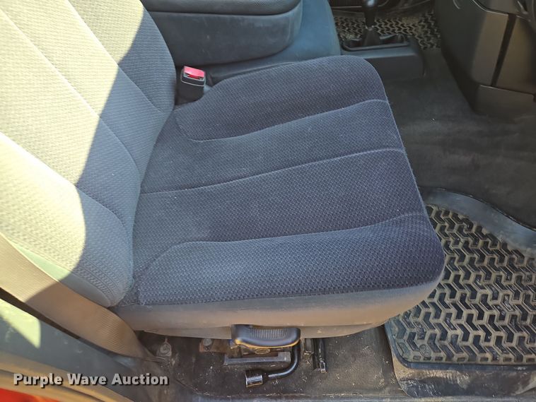 image for item EE8505 2004 Dodge Ram 2500 Quad Cab pickup truck