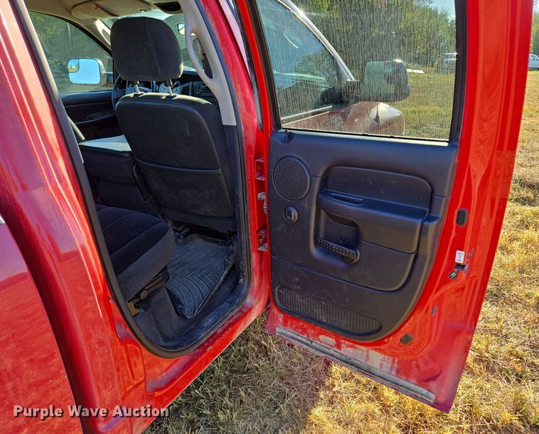 image for item EE8505 2004 Dodge Ram 2500 Quad Cab pickup truck