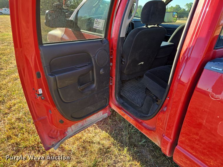 image for item EE8505 2004 Dodge Ram 2500 Quad Cab pickup truck