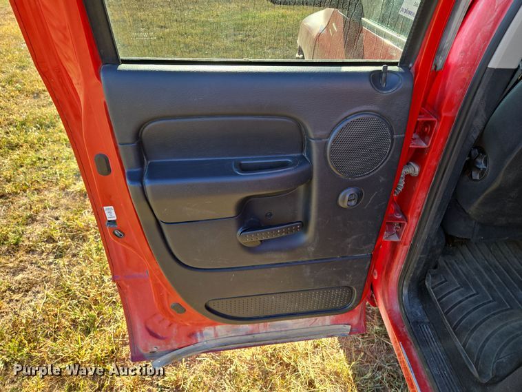 image for item EE8505 2004 Dodge Ram 2500 Quad Cab pickup truck