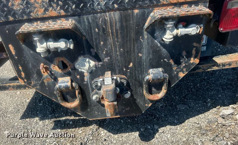 image for item EG1021 2004 Freightliner  Columbia flatbed truck