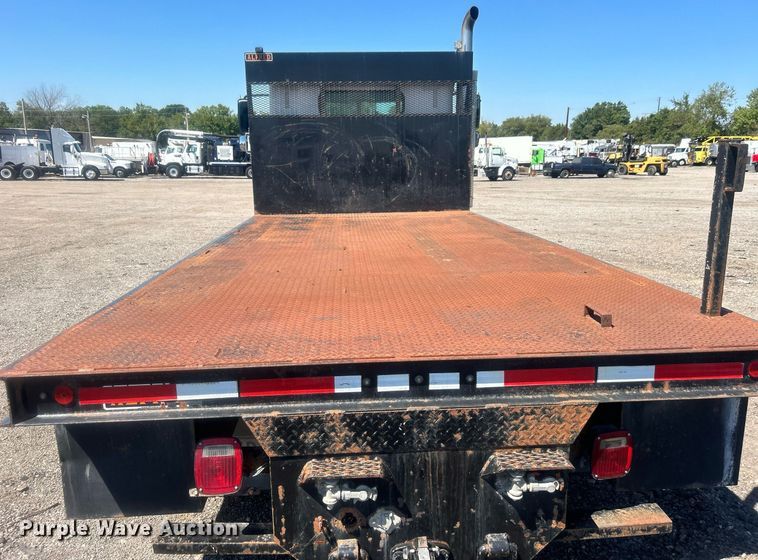 image for item EG1021 2004 Freightliner  Columbia flatbed truck