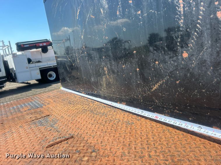 image for item EG1021 2004 Freightliner  Columbia flatbed truck