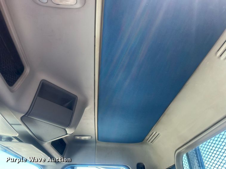 image for item EG1021 2004 Freightliner  Columbia flatbed truck