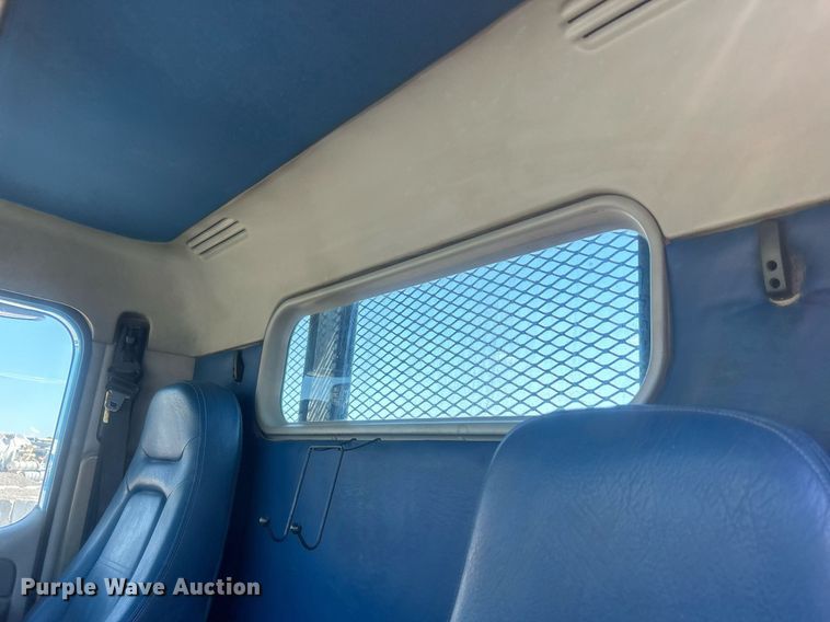 image for item EG1021 2004 Freightliner  Columbia flatbed truck