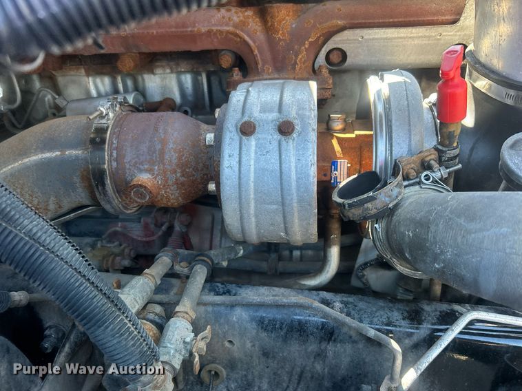 image for item EG1021 2004 Freightliner  Columbia flatbed truck