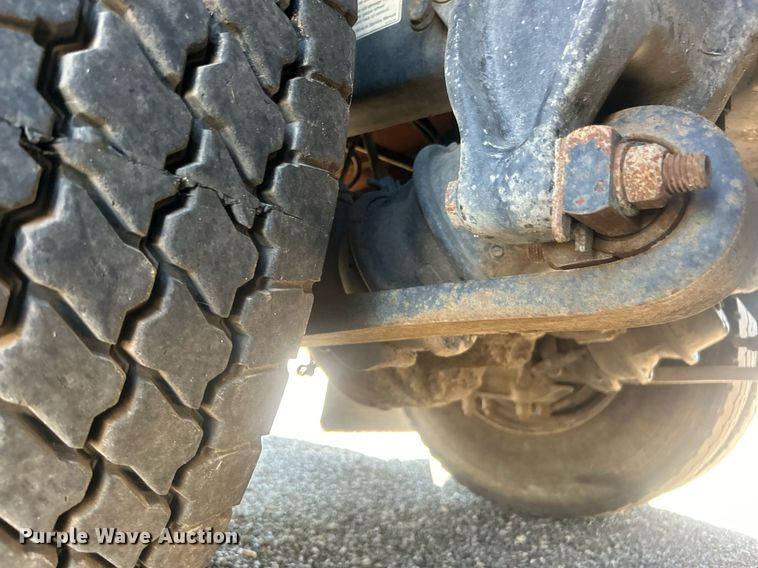 image for item EG1021 2004 Freightliner  Columbia flatbed truck